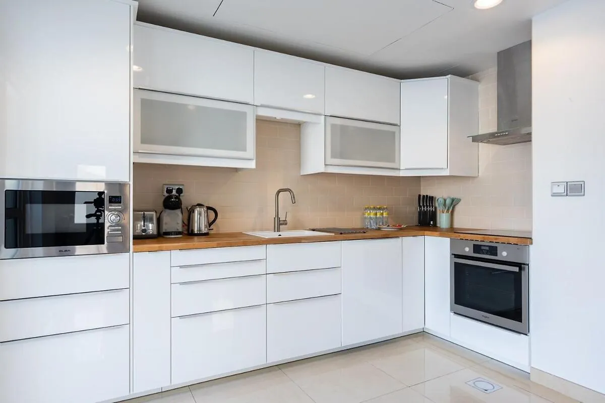 Luxurious Spacious 3-Bedroom Villa With Private Pool At Springs 10 Dubai 0*,