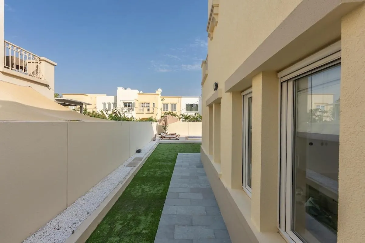 Luxurious Spacious 3-Bedroom Villa With Private Pool At Springs 10 Dubai 0*,