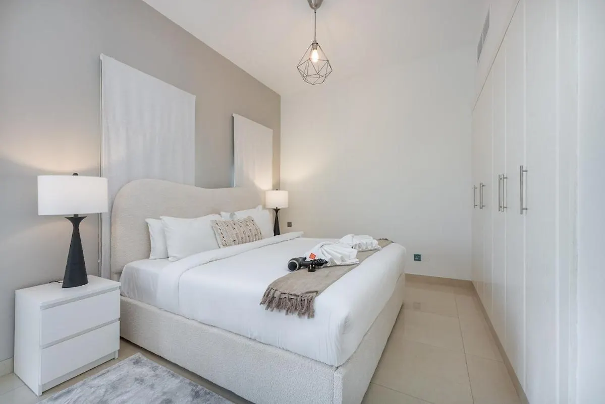 Luxurious Spacious 3-Bedroom Villa With Private Pool At Springs 10 Dubai 0*,