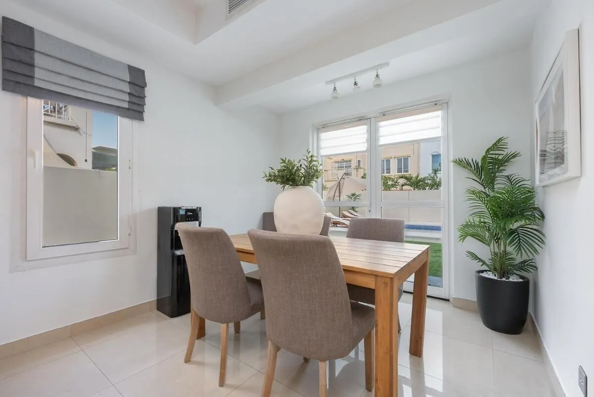 Luxurious Spacious 3-Bedroom Villa With Private Pool At Springs 10 Dubai 0*,  United Arab Emirates